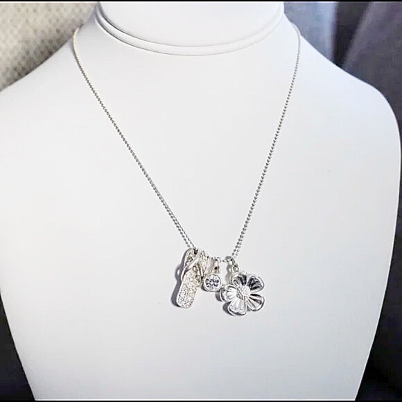 Flower Flip Flop Rhinestone Charm Pendant Necklace Silver Tone - Picture 3 of 5